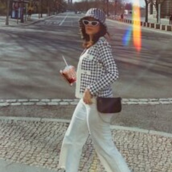 CHIC DOLLZ Houndstooth Bucket Hat -black - Picture 5 of 12